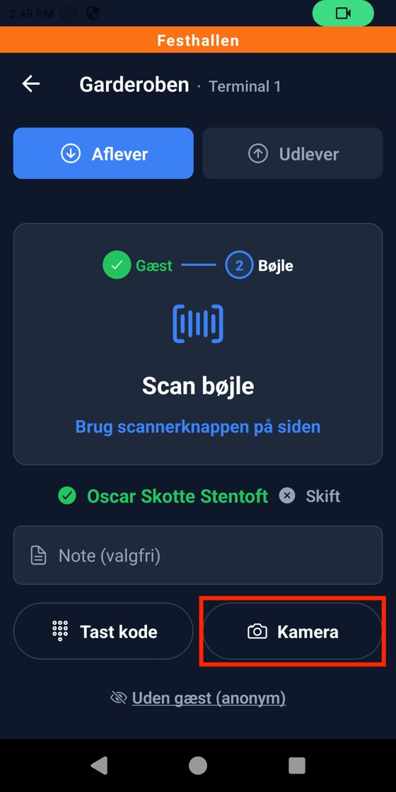Gæsten er fundet, og skærmen viser Scan bøjle. Knappen Kamera er markeret