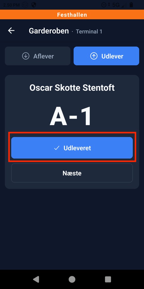 Gæstens navn og bøjle A-1. Knappen Udleveret er markeret