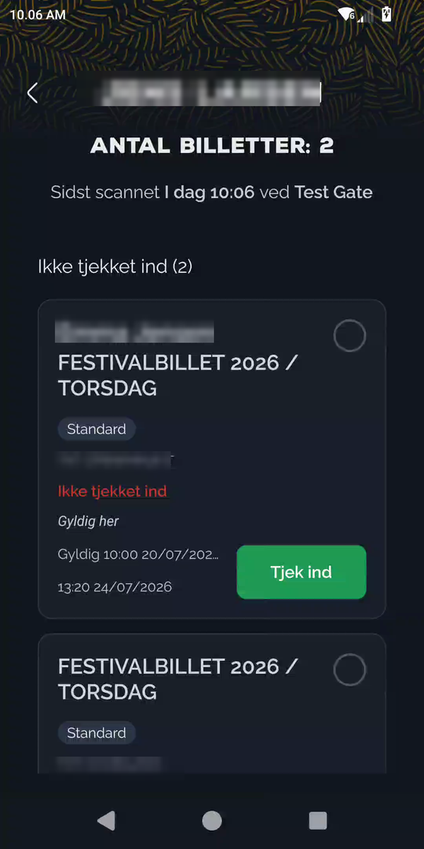 Liste med flere billetter, delt i Ikke tjekket ind og Tjekket ind, med Tjek ind-knapper